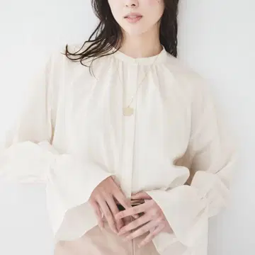 새상품 언타이틀 밴드 카라 개더 블라우스