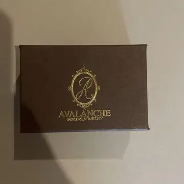 AVALANCHE 쿠션 컷 귀걸이(한쪽 귀용)