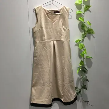 Drapes. 슬리브리스 원피스 베이지, 블랙 F 여름