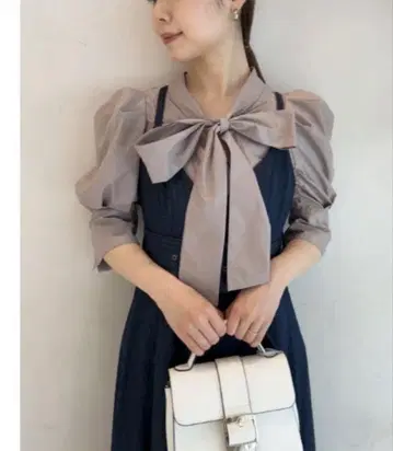 스나이델 보타이 반팔 블라우스 새상품