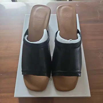가죽 블랙 샌들 오픈토