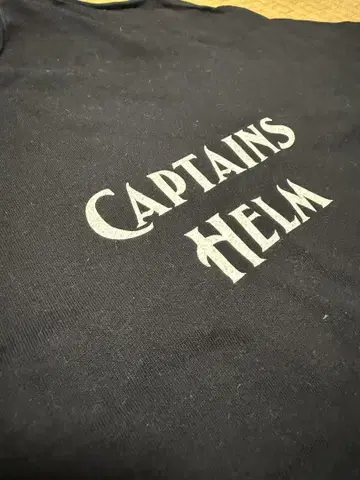 CAPTAINS HELM 블랙 티셔츠