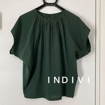 INDIVI 다크 그린 프렌치 슬리브 돌먼 블라우스