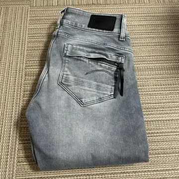 G-Star RAW 그레이 슬림 핏 데님.