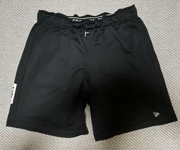 뉴에라 맨투맨 하프 팬츠 XL