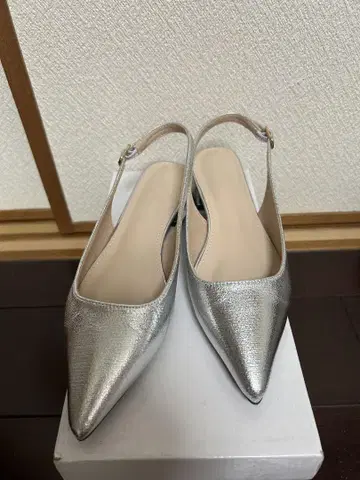 실버 스틸레토 샌들