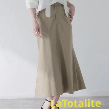 La TOTALITE 라 토타리테 백 플레어 스커트 카키 38