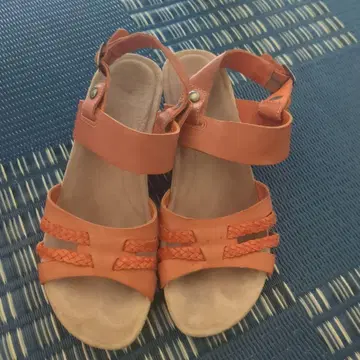 UGG 샌들