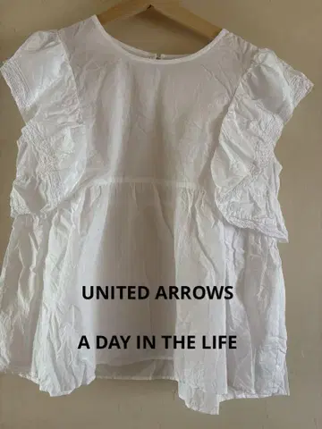 UNITED ARROWS 화이트 프릴 소매 반팔 셔츠