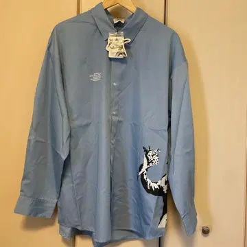 미사용 새상품 뱅크시 셔츠 Love in the air L 색스