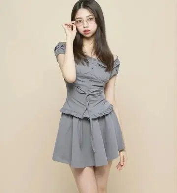 ANDMARY 그레이 스트라이프 스커트 셋업
