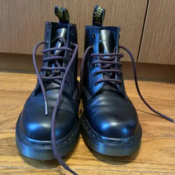 새상품급 가죽 신발 남성용 블랙 가죽 부츠 25cm 닥터마틴