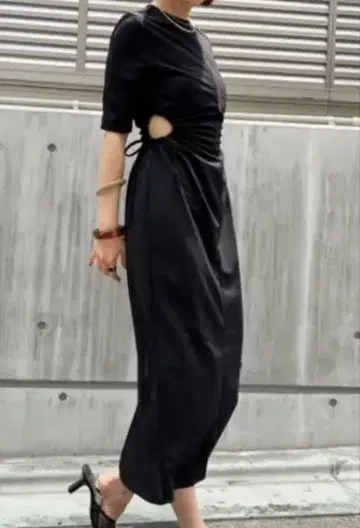 HANNE 사이드 빈 반팔 원피스 블랙