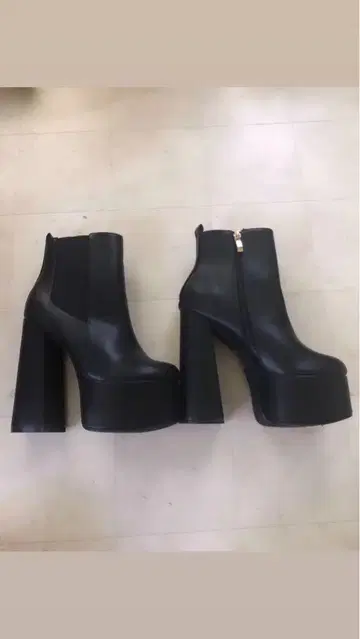 블랙 플랫폼 부티