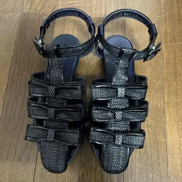 뮤베르 리본 샌들