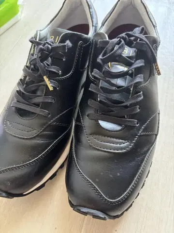 ubiq 유빅 천연 가죽 스니커즈 새상품급 26cm