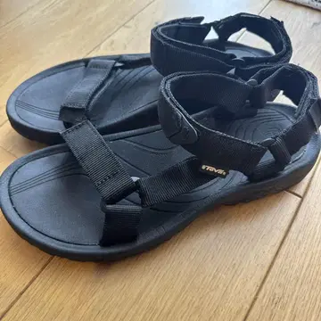 Teva 블랙 스포츠 샌들