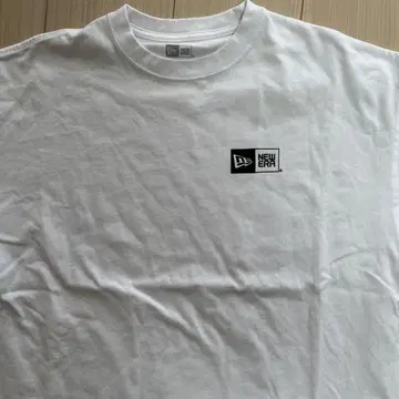 NEWERA 티셔츠