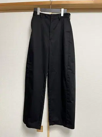 HYKE/하이크 25SS BARREL LEG TROUSERS 배럴 레그
