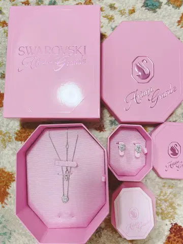 Ariana Grande x Swarovski 아리아나 그란데 콜라보