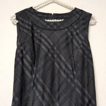 바바리 슬리브리스 무릎 기장 원피스