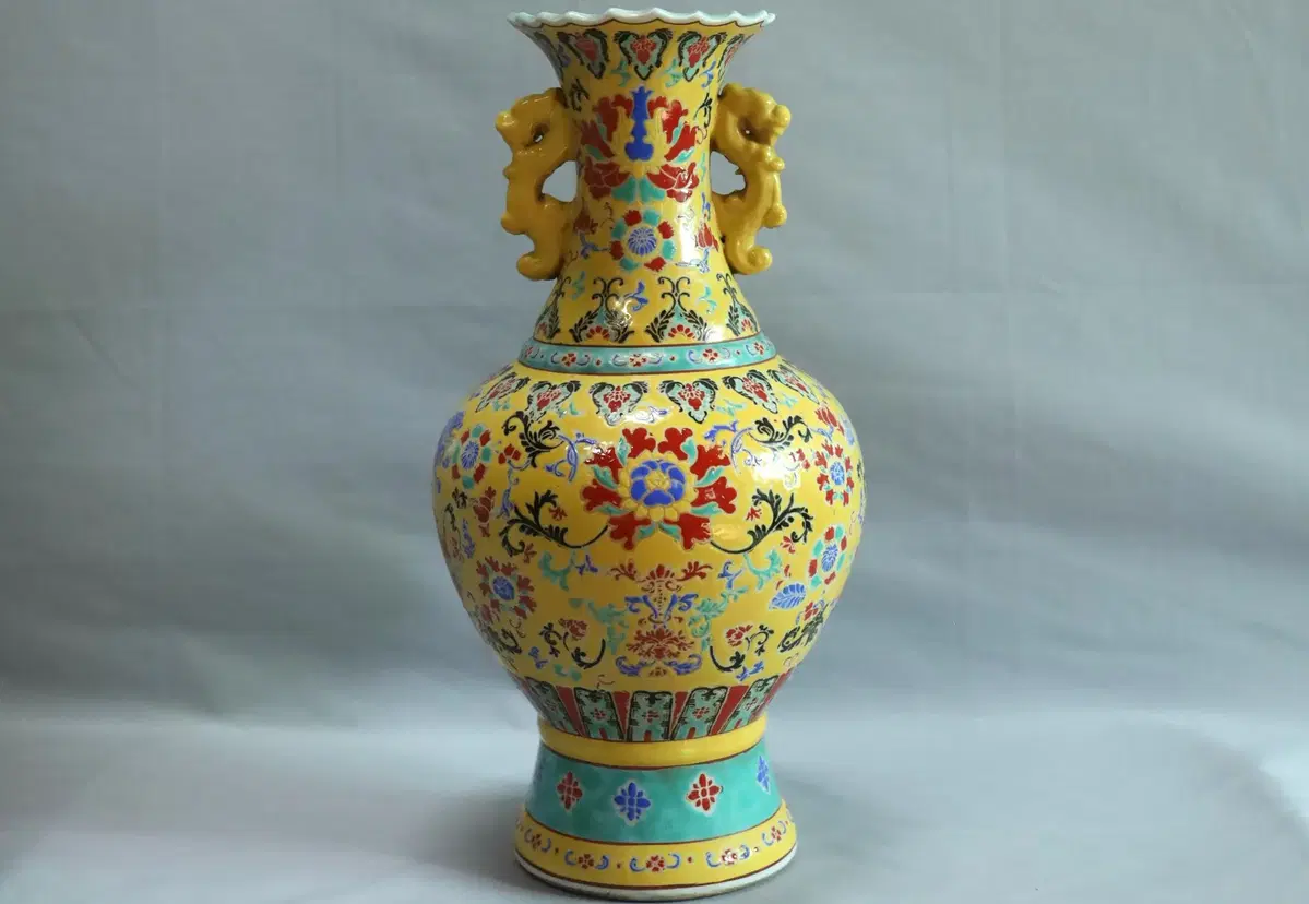 Chinese Porcelain Famille Rose Vase