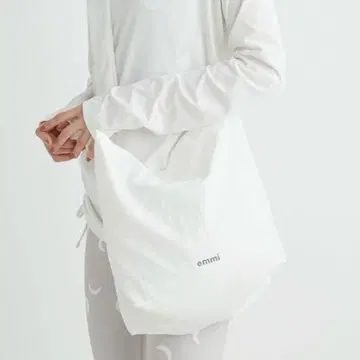 emmi 화이트 숄더백