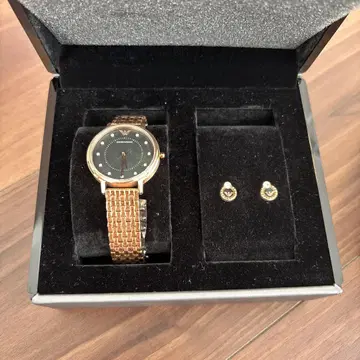 Emporio Armani 골드 손목시계와 귀걸이 세트