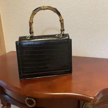 블랙 크로커다일 패턴 핸드백