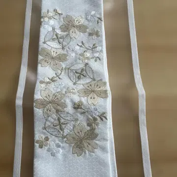 골드 컬러 꽃무늬 자수 장식용 깃