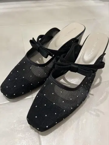 블랙 도트 무늬 뮬