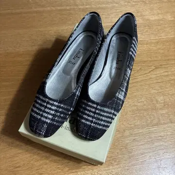 t.inaba 체크 무늬 로우 힐 펌프스