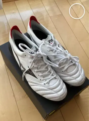 Mizuno 축구화 화이트/레드