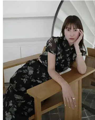 클레인 시어 플라워 미니 퍼프 원피스