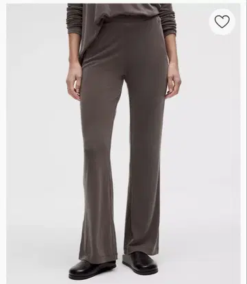 룰루레몬 Drapey Softstreme Flared Pant M