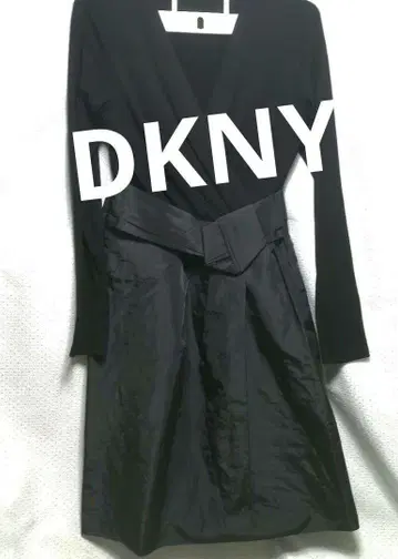 새상품급 DKNY 이소재 절개 카슈쿨 원피스 블랙
