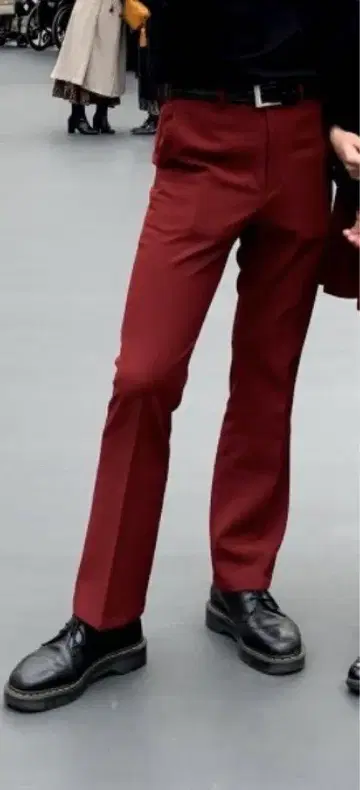 HARE 버건디 슬림핏 슬랙스