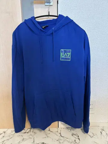 새상품급 EA7 엠포리오 아르마니 후드 부착 후드티 파랑 블루 XL
