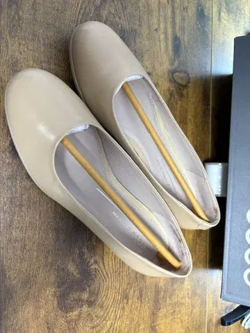 ECCO 베이지 플랫 슈즈 23cm