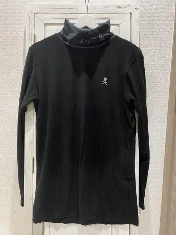 마크앤로나 터틀넥 이너 셔츠