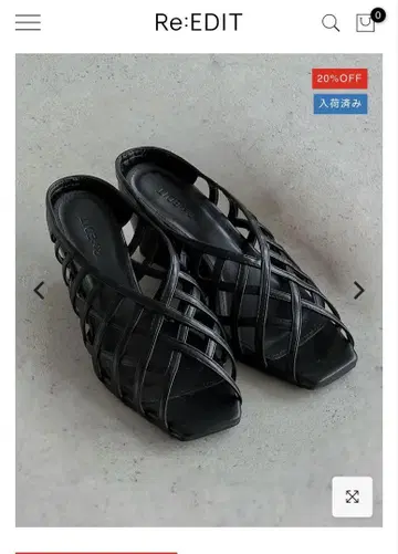 새상품급 컷 오픈토 메쉬 샌들