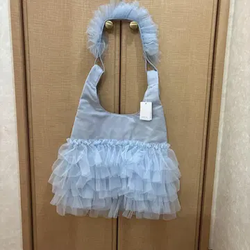 RANDA 라이트 블루 프릴 토트백