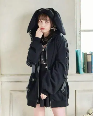 LIZLISA 토끼 레이스업 슬리브 후드티 블랙