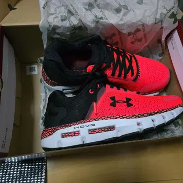 Under Armour HOVR 스니커즈 블랙/오렌지