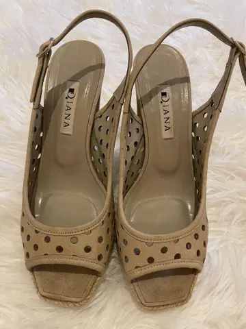 DIANA 베이지 힐 샌들 23.5cm