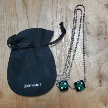 SOPHNET. 주사위형 목걸이 그린