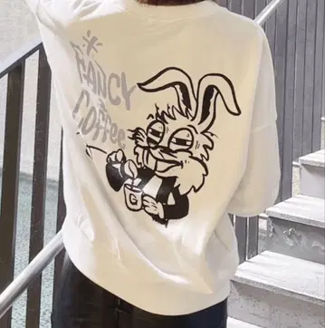 GYDA ZOZO 한정판 FANCY COFFEE BUNNY 맨투맨 상의