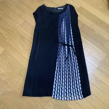 프렌치 슬리브 블랙과 파랑 스트라이프 캐주얼 원피스