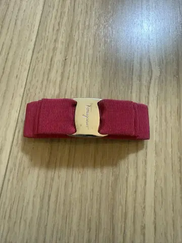 페라가모 리본 머리핀
