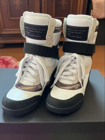 (새상품) 마크제이콥스 MARCJACOBS 인솔 스니커즈 하이컷